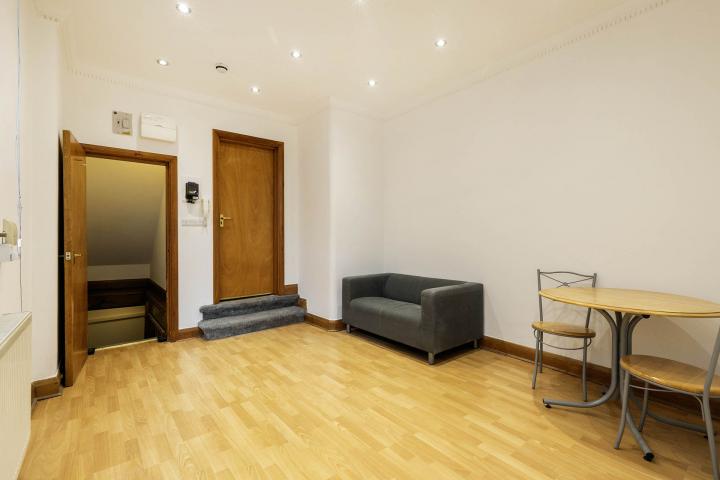 			1 Bedroom, 1 bath, 1 reception Flat			 Heathfield Park, Willesden Green (Council tax, Gas+ Water Included)